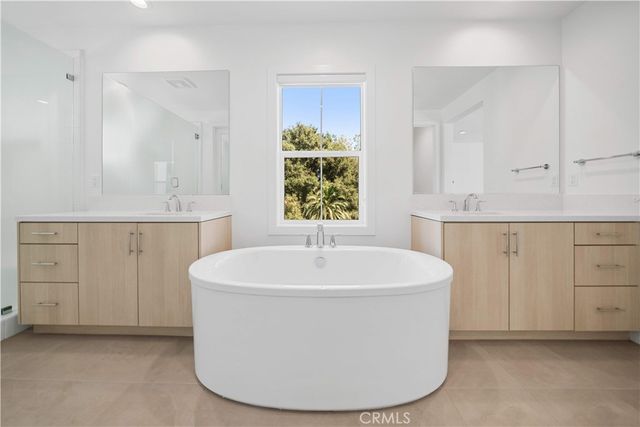 360 Riverbend, Lake Forest, CA 92630