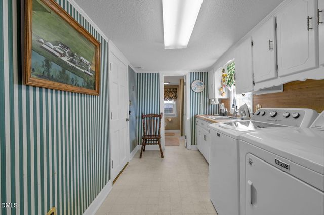 401 Allen'S Crossroads Road, Four Oaks, NC 27524