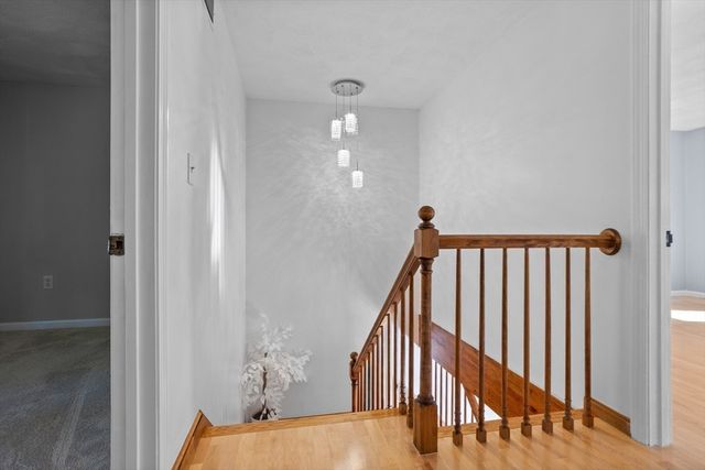 739 Wellman Ave 739, Chelmsford, MA 01863