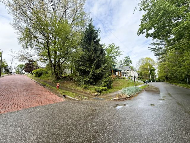 626 WALNUT Street, Meadville, PA 16335