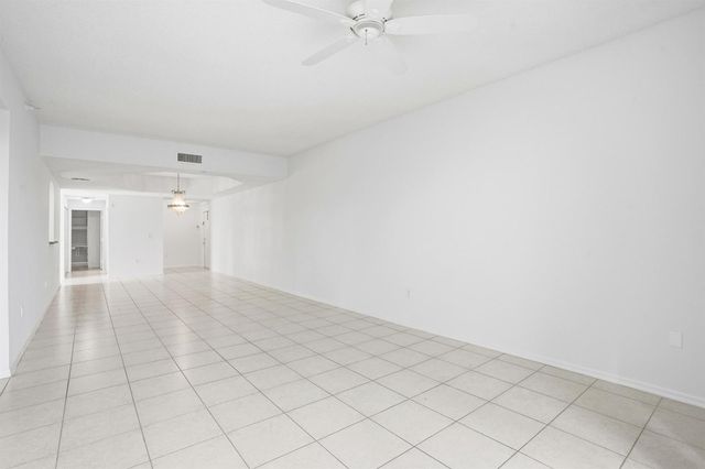 7647 Southampton Terrace 318, Tamarac, FL 33321