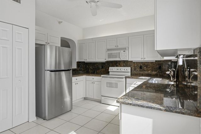 7647 Southampton Terrace 318, Tamarac, FL 33321