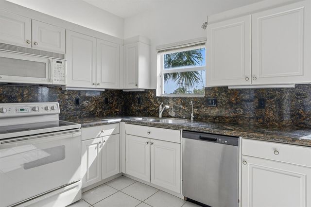 7647 Southampton Terrace 318, Tamarac, FL 33321