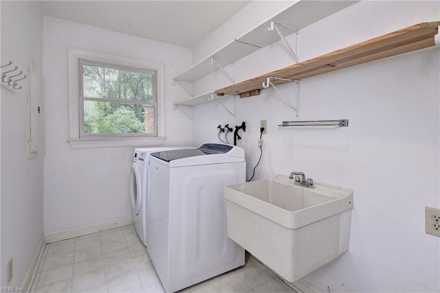 101 Holman RD, Williamsburg, VA 23185