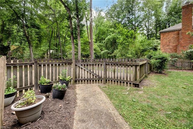101 Holman RD, Williamsburg, VA 23185