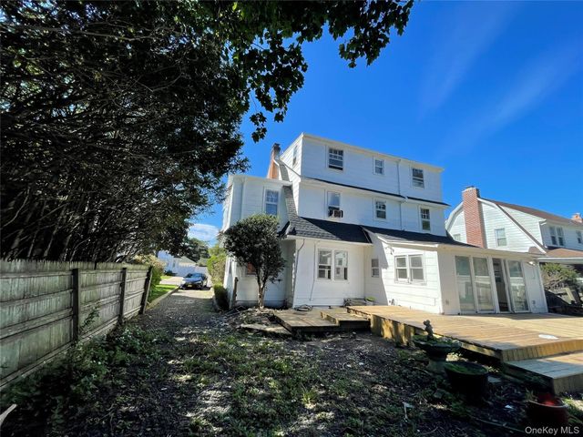 39 Hilbert Street, Hempstead, NY 11550