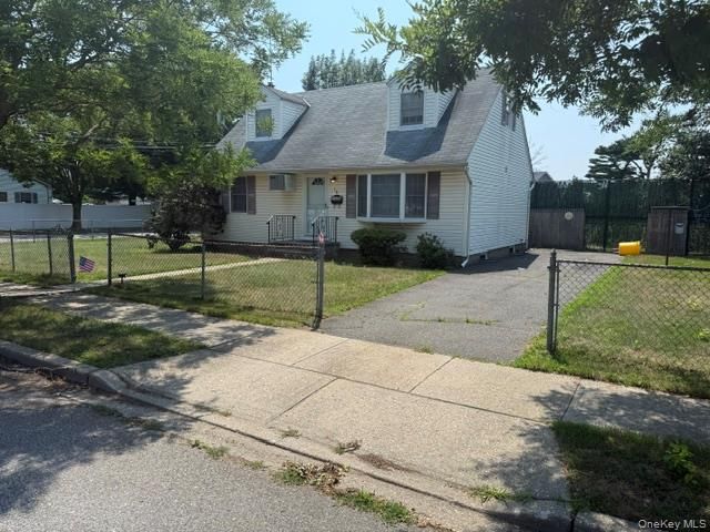 14 Concord Avenue, Bethpage, NY 11714