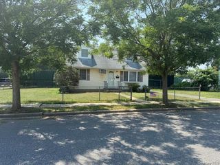 14 Concord Avenue, Bethpage, NY 11714
