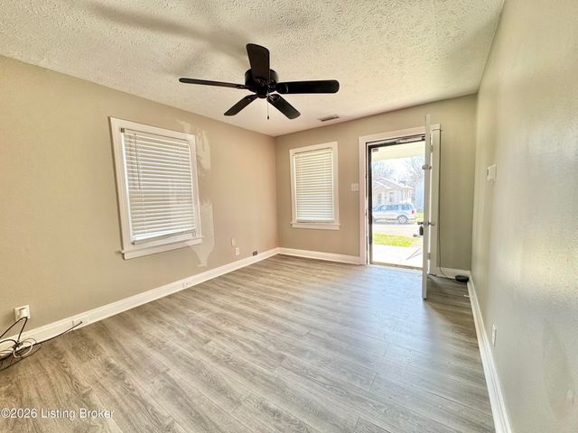 2760 Montana Ave, Louisville, KY 40208