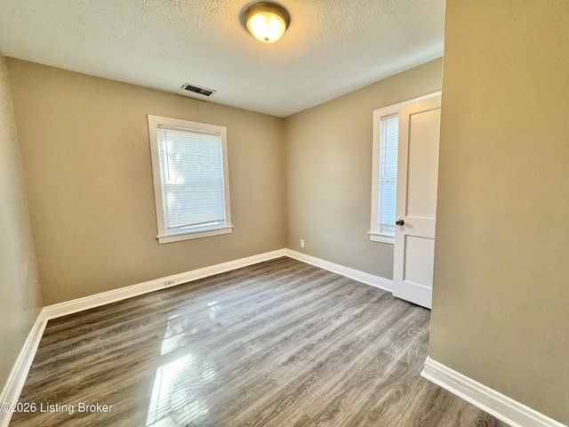 2760 Montana Ave, Louisville, KY 40208