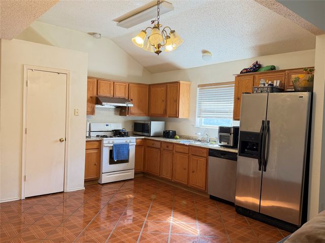 6006 Brook Forest Drive, Arlington, TX 76018