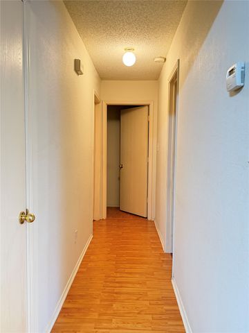6006 Brook Forest Drive, Arlington, TX 76018