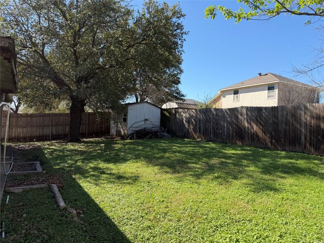 6006 Brook Forest Drive, Arlington, TX 76018