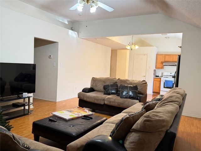 6006 Brook Forest Drive, Arlington, TX 76018