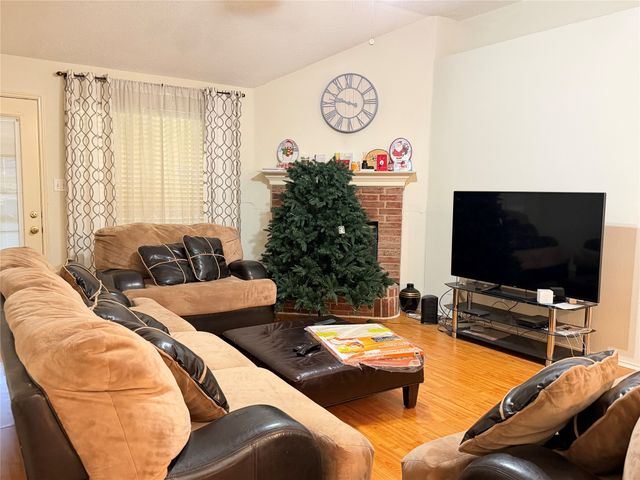 6006 Brook Forest Drive, Arlington, TX 76018
