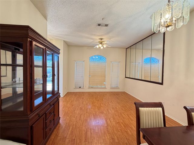 6006 Brook Forest Drive, Arlington, TX 76018