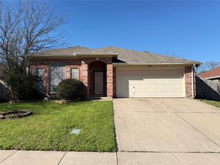 6006 Brook Forest Drive, Arlington, TX 76018