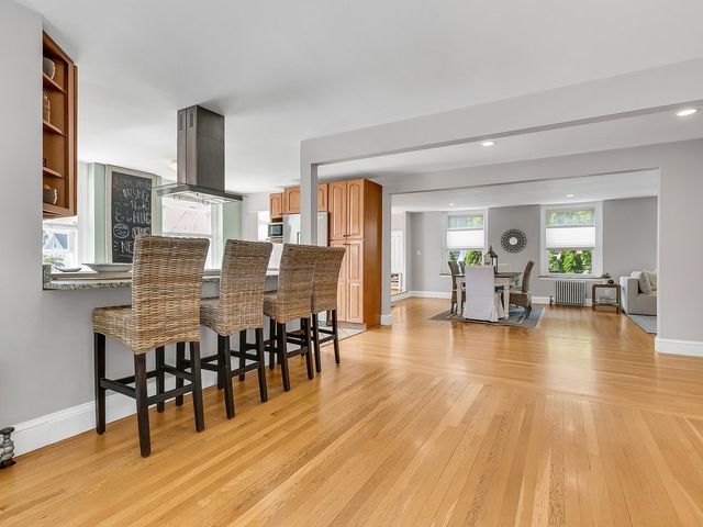 30 Hale St, Beverly, MA 01915