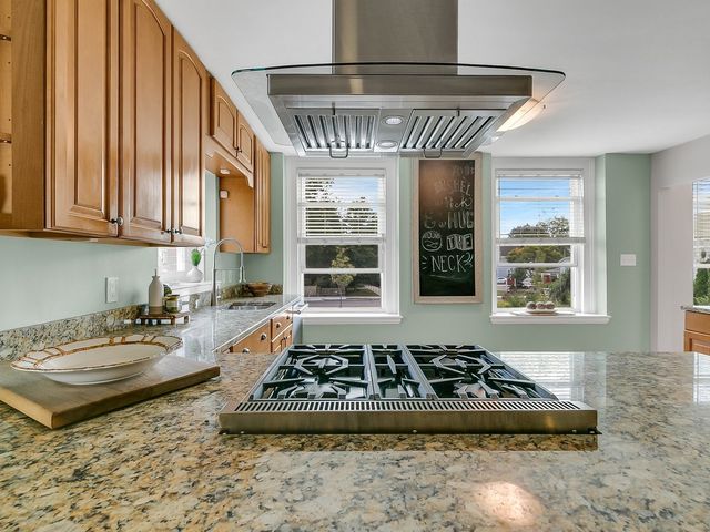 30 Hale St, Beverly, MA 01915