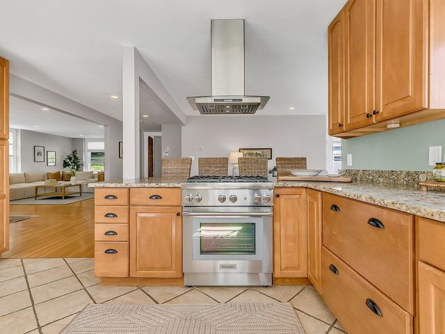 30 Hale St, Beverly, MA 01915