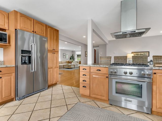 30 Hale St, Beverly, MA 01915