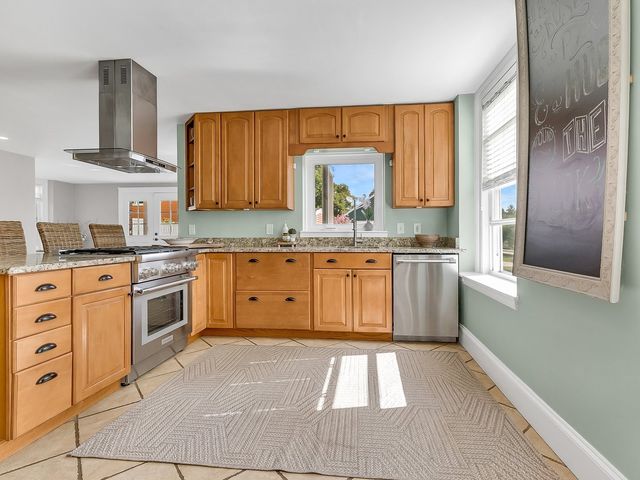 30 Hale St, Beverly, MA 01915