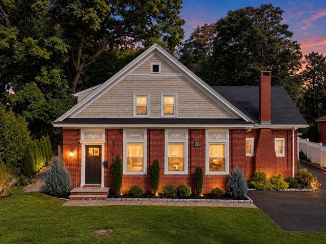 30 Hale St, Beverly, MA 01915