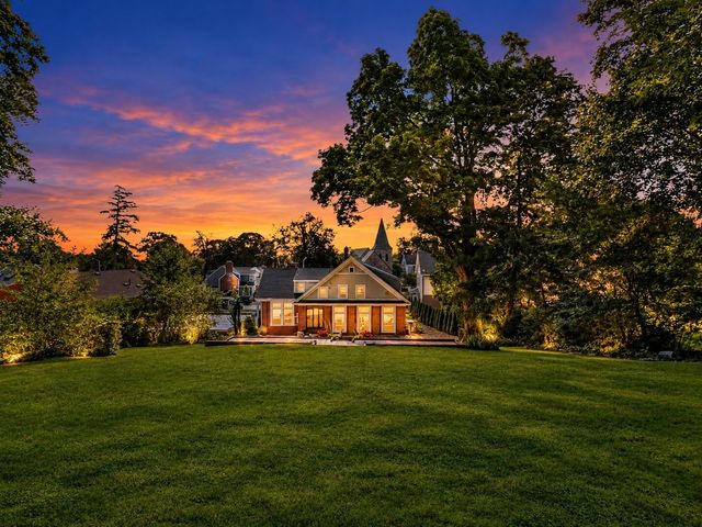 30 Hale St, Beverly, MA 01915