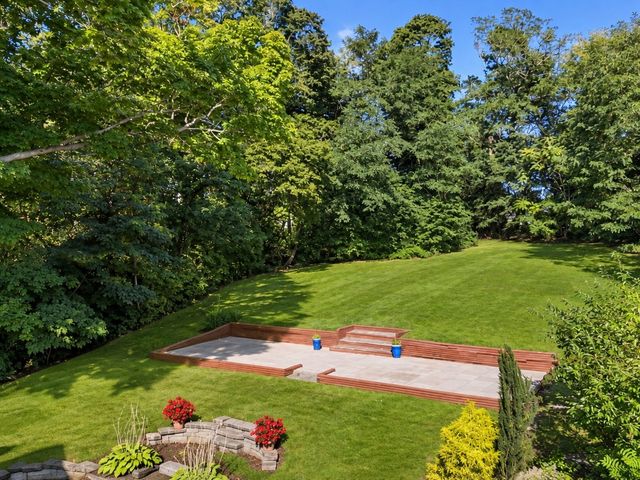 30 Hale St, Beverly, MA 01915