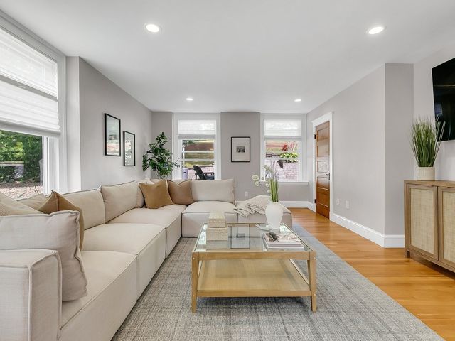 30 Hale St, Beverly, MA 01915