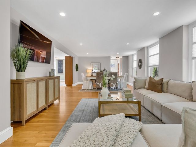 30 Hale St, Beverly, MA 01915