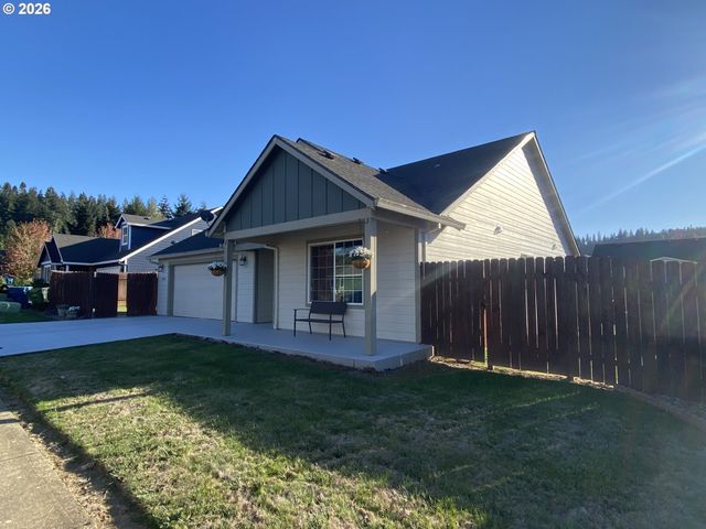 1458 AVERY Dr, Silverton, OR 97381