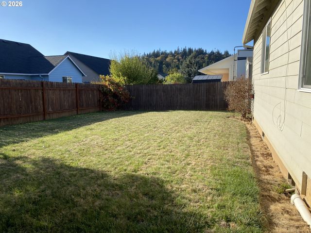 1458 AVERY Dr, Silverton, OR 97381