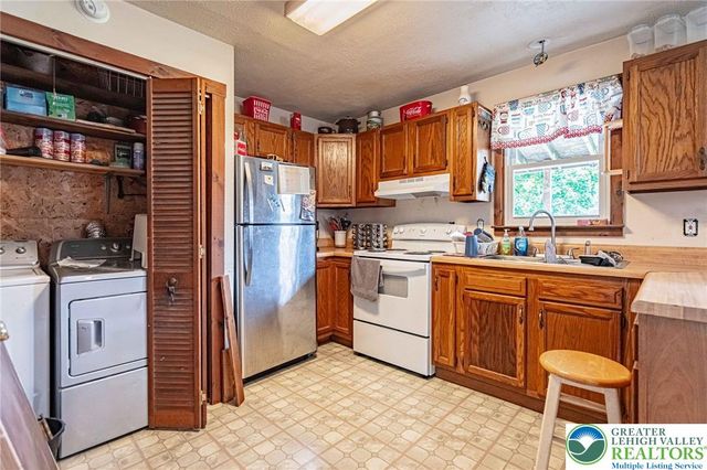 2015 Leithsville Road, Hellertown Boro, PA 18055