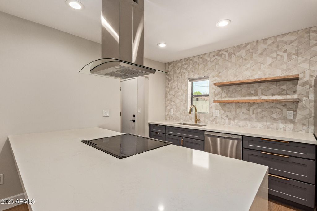 Image 14 of property listing at 414 N 13TH Place, Phoenix, AZ 85006