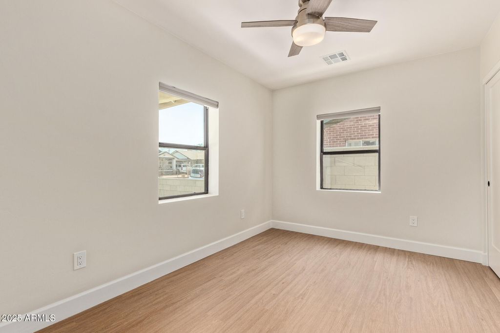 Image 24 of property listing at 414 N 13TH Place, Phoenix, AZ 85006