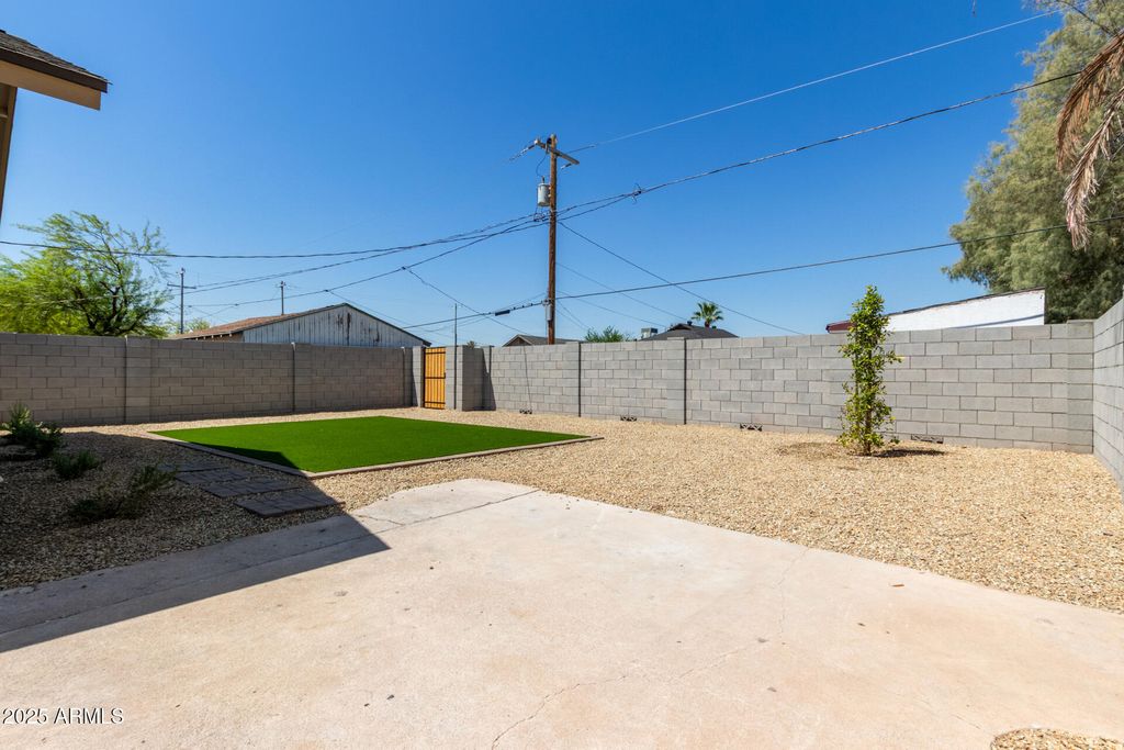 Image 29 of property listing at 414 N 13TH Place, Phoenix, AZ 85006