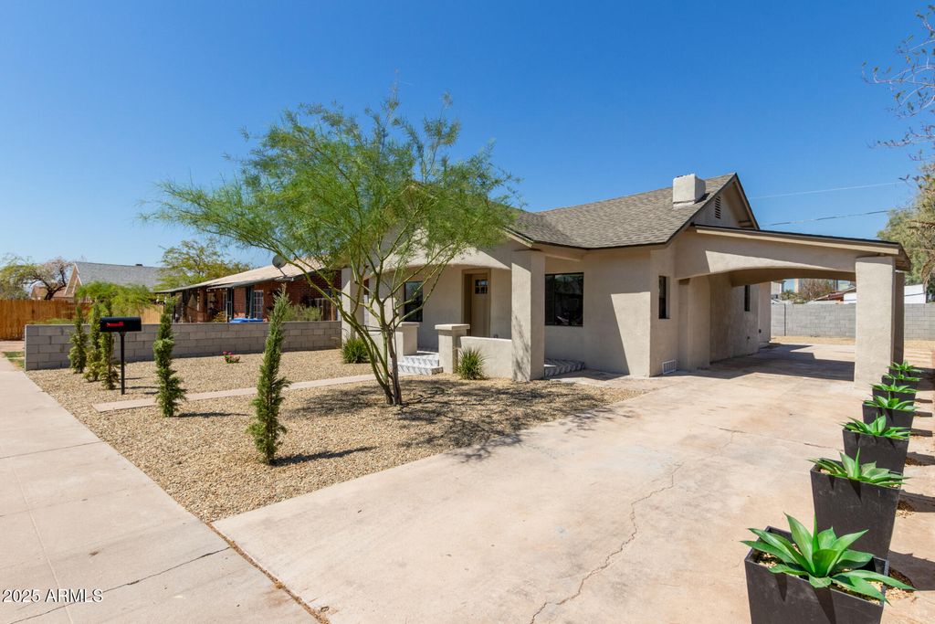 Image 3 of property listing at 414 N 13TH Place, Phoenix, AZ 85006