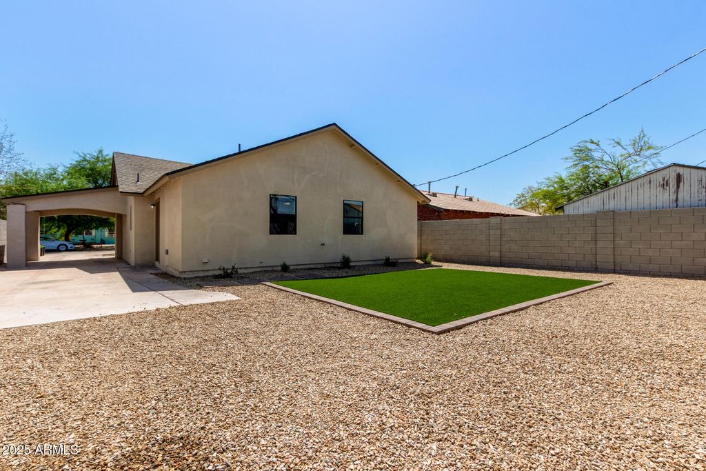 Image 30 of property listing at 414 N 13TH Place, Phoenix, AZ 85006