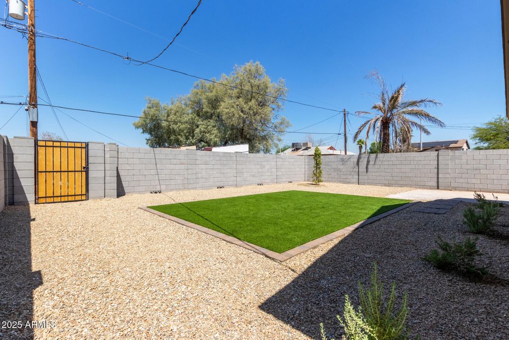 Image 31 of property listing at 414 N 13TH Place, Phoenix, AZ 85006