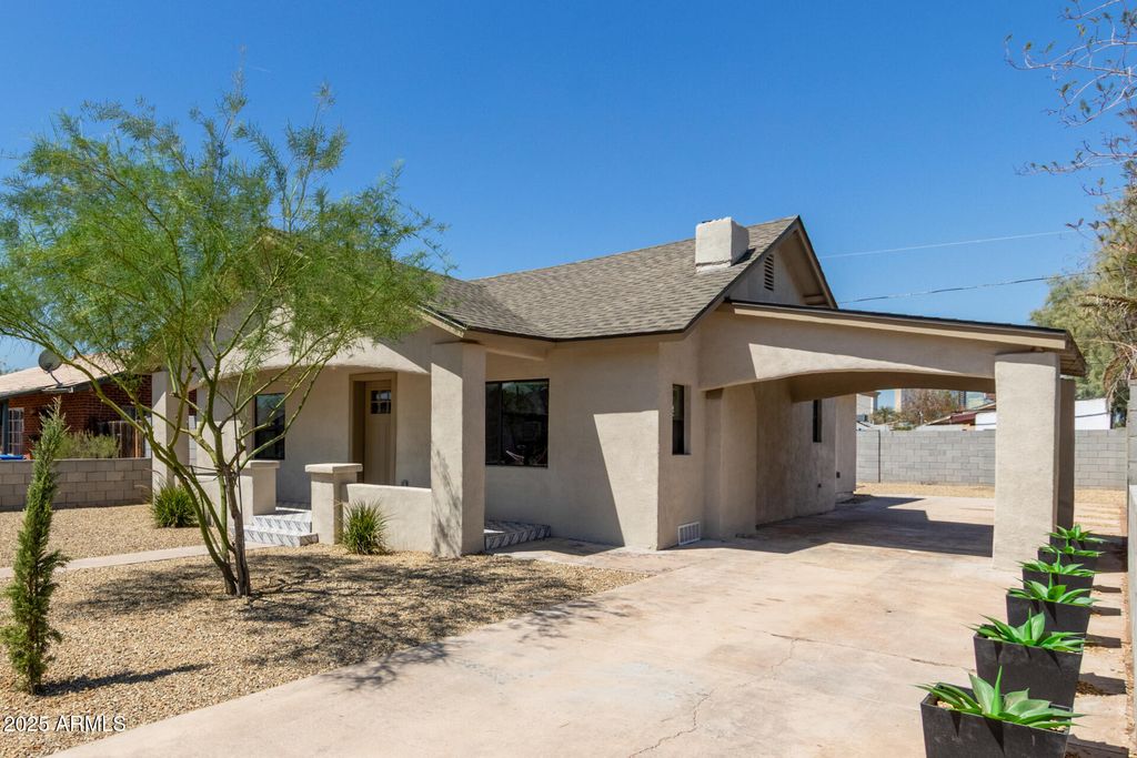 Image 4 of property listing at 414 N 13TH Place, Phoenix, AZ 85006