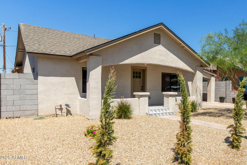 Image 6 of property listing at 414 N 13TH Place, Phoenix, AZ 85006