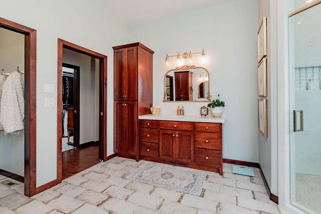 5827 Silverleaf Drive S, Fargo, ND 58104