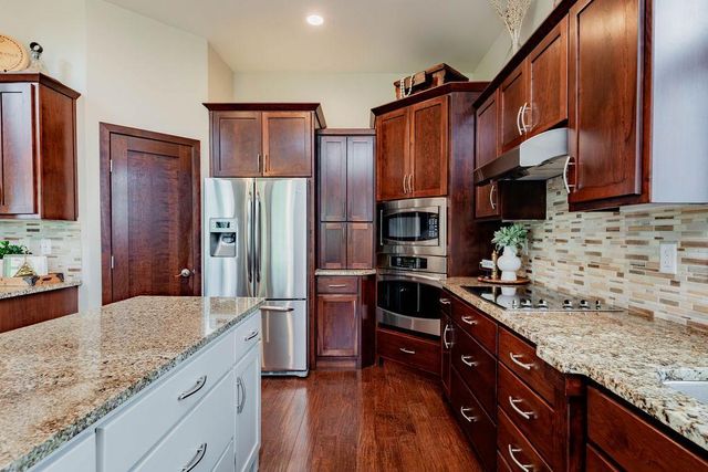 5827 Silverleaf Drive S, Fargo, ND 58104