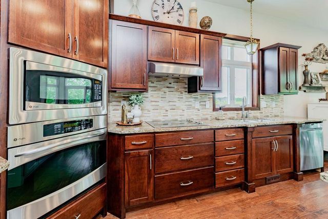 5827 Silverleaf Drive S, Fargo, ND 58104