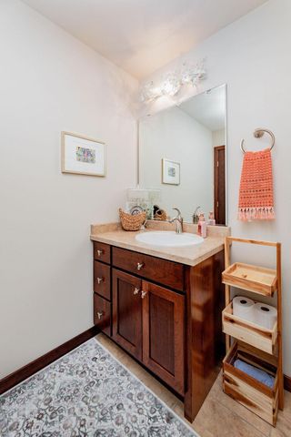 5827 Silverleaf Drive S, Fargo, ND 58104