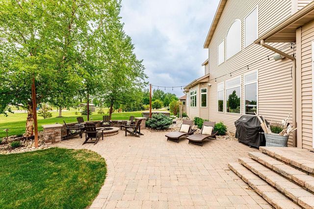 5827 Silverleaf Drive S, Fargo, ND 58104