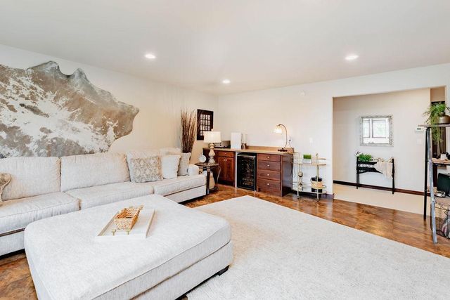 5827 Silverleaf Drive S, Fargo, ND 58104