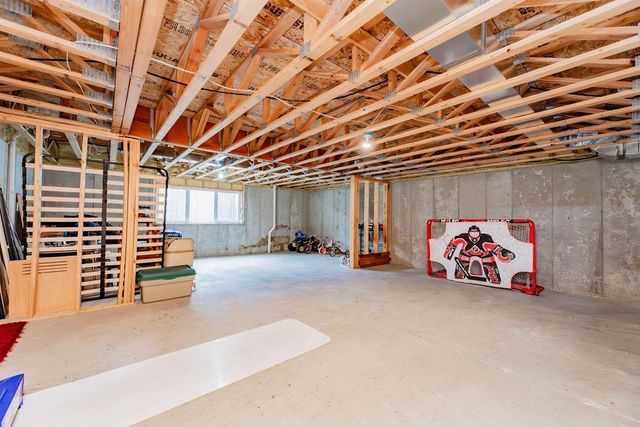 5827 Silverleaf Drive S, Fargo, ND 58104