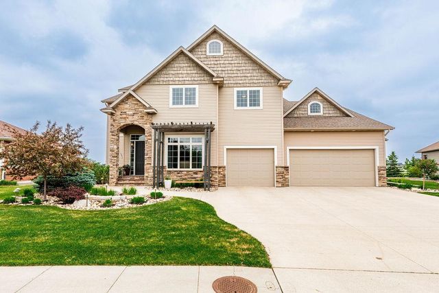 5827 Silverleaf Drive S, Fargo, ND 58104